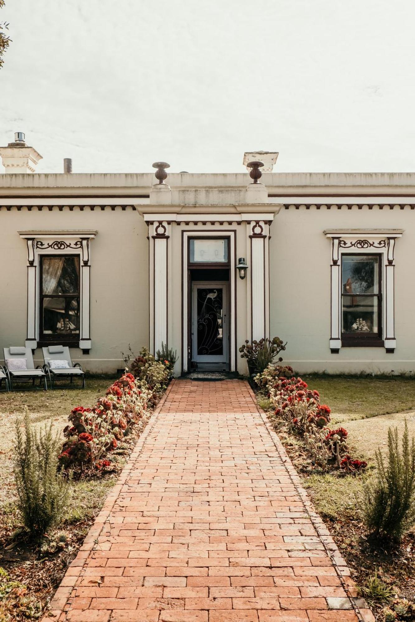 The Wandering Whale Port Fairy Hostel Exterior photo
