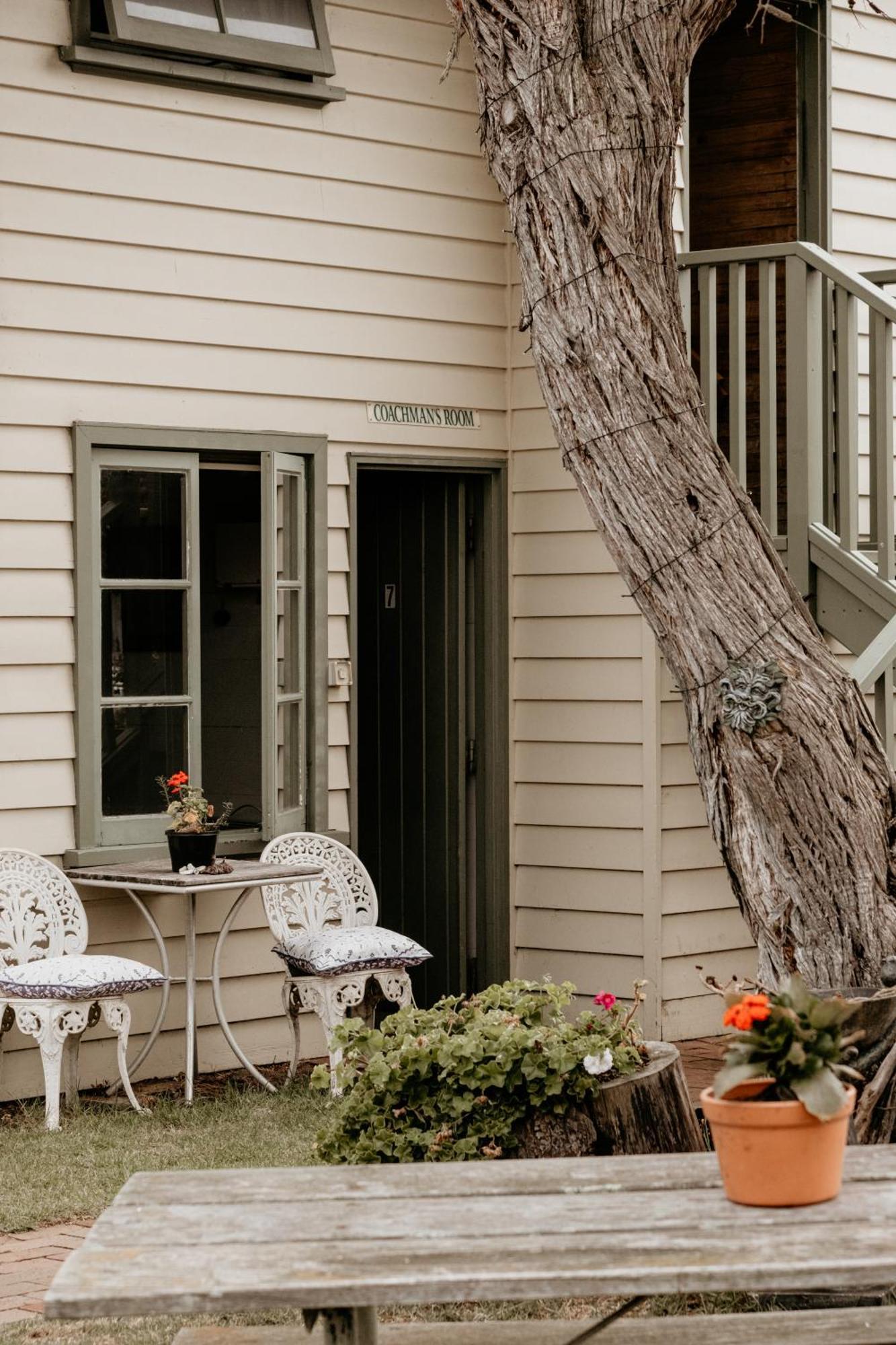 The Wandering Whale Port Fairy Hostel Exterior photo